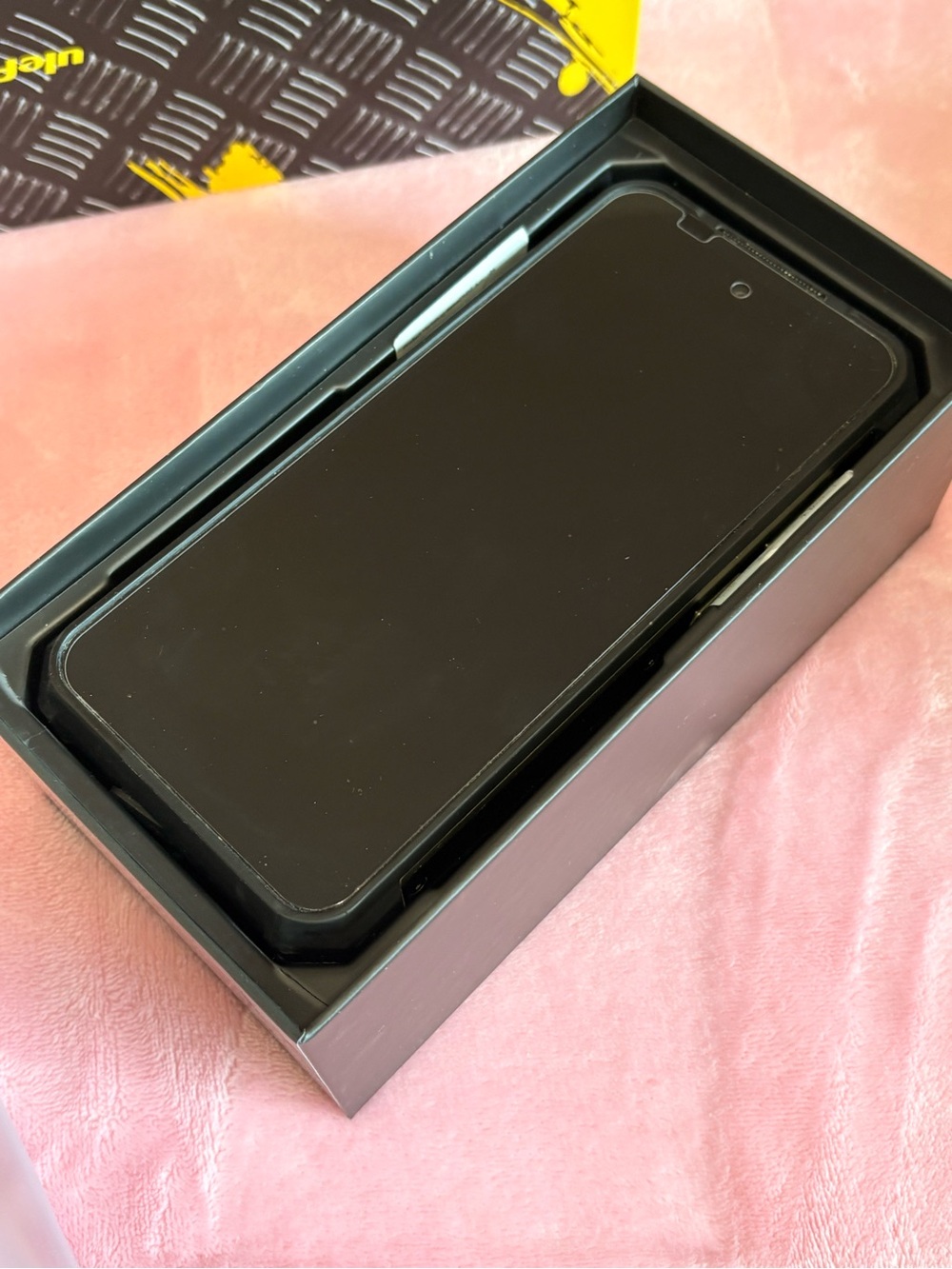 Armor 24 Rugged Smartphone - Black - Picture 6 of 10